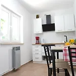 Apartment Lena. Premantura