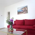 Lena. Apartment Premantura
