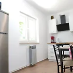 Apartment Lena. Premantura