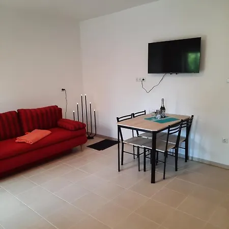 Apartment Lena. Premantura
