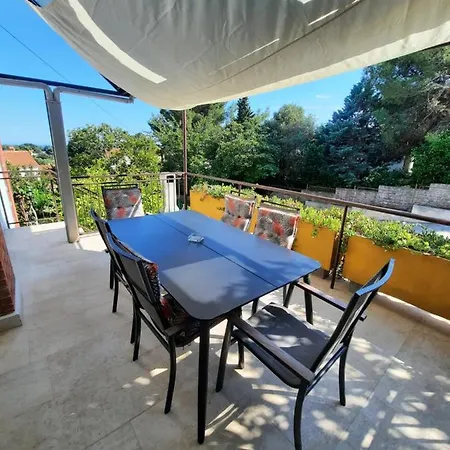 Lena. Apartment Premantura