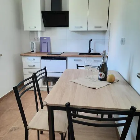 Apartament Lena.