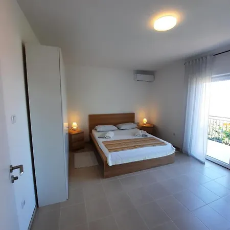 Apartment Lena. Premantura