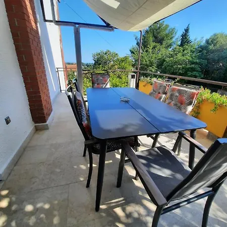 Apartment Lena. Premantura