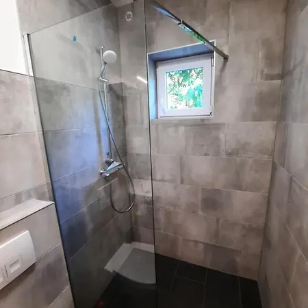 Apartament Lena. *