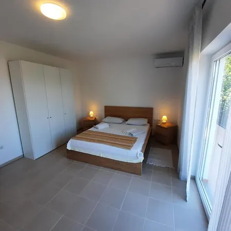 Apartament Lena.